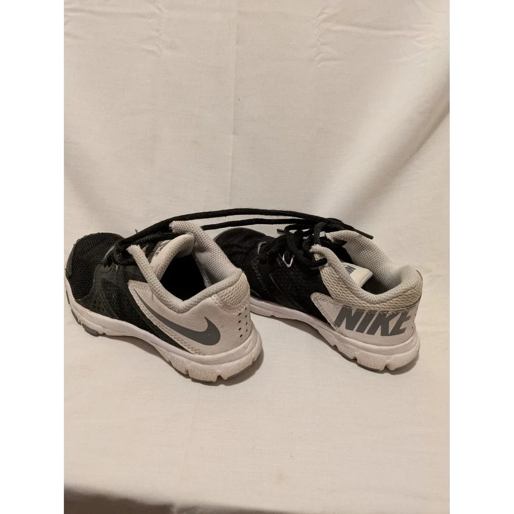 Nike Athletic Shoes Youth Size‎ 11C, Model 653883-001